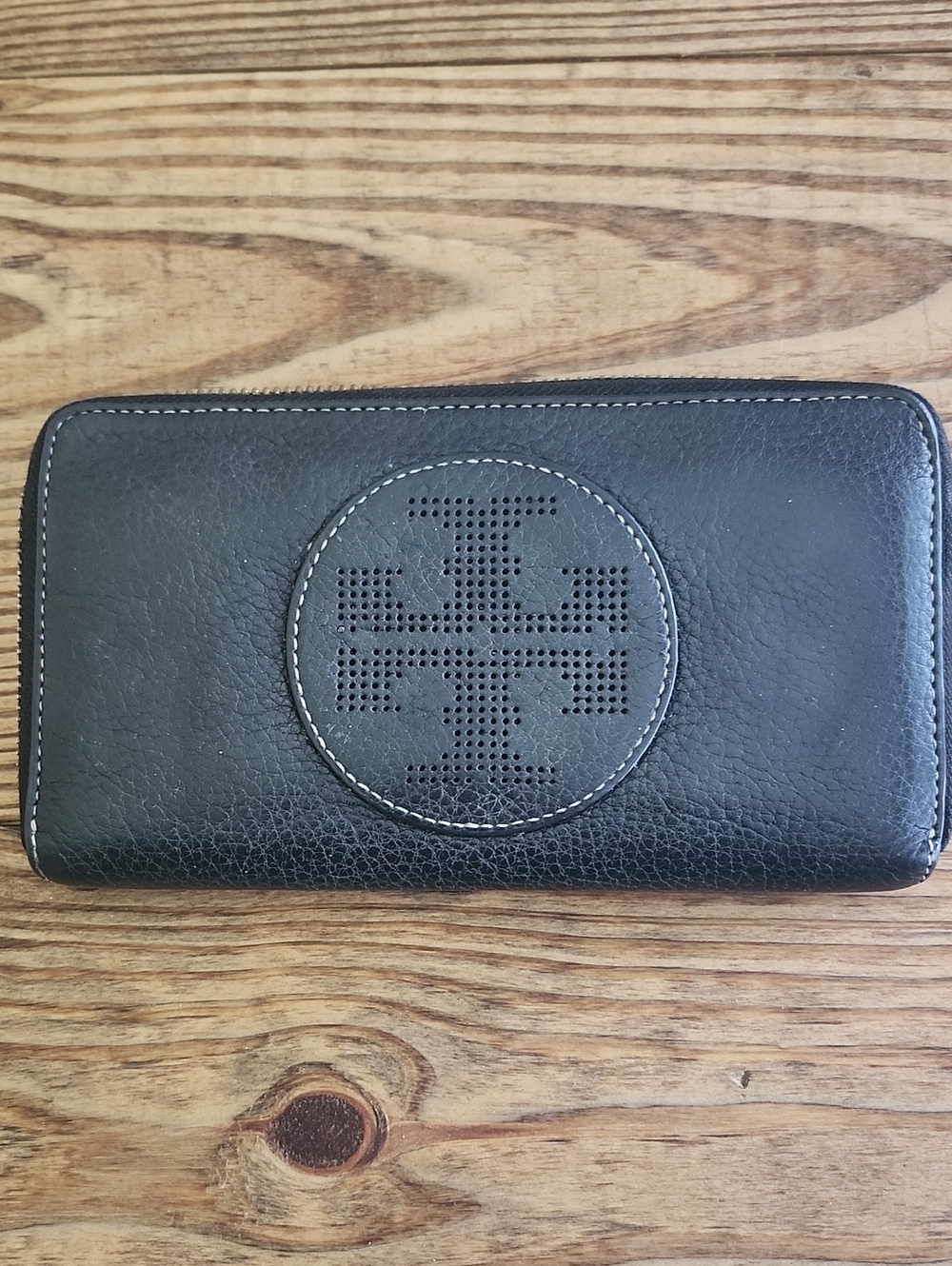 SALE💥Tory Burch Perforated Stacked T Leather Wallet